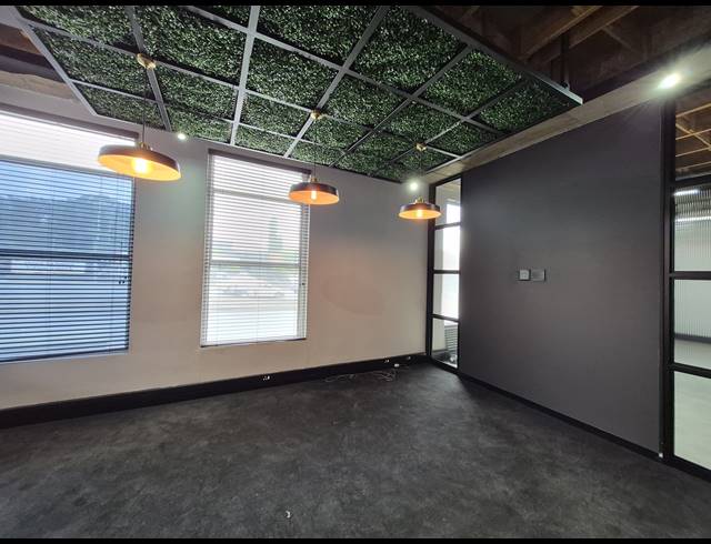 239M² OFFICE TO LET IN HYDE PARK